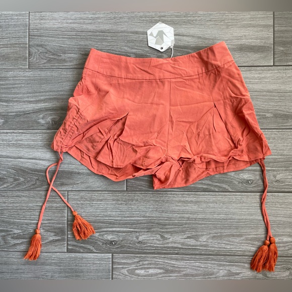 Boho Women’s Coral High Waisted Shorts with Tassel Detail, Size Small, NWT!••• - Picture 3 of 8